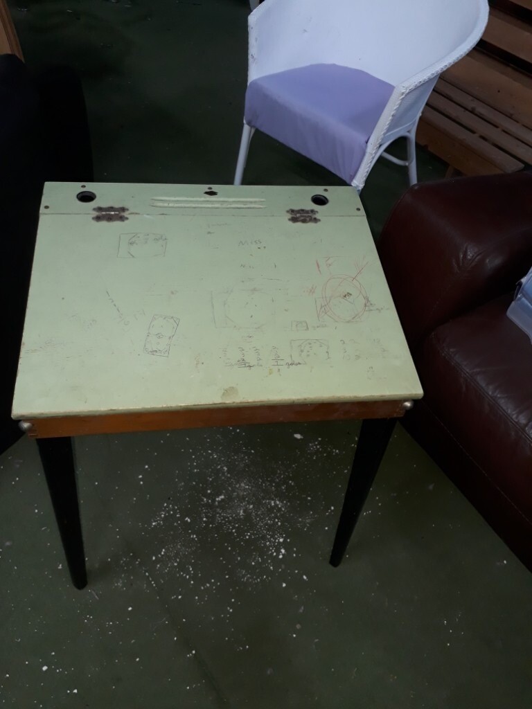 child's desk with lift up lid